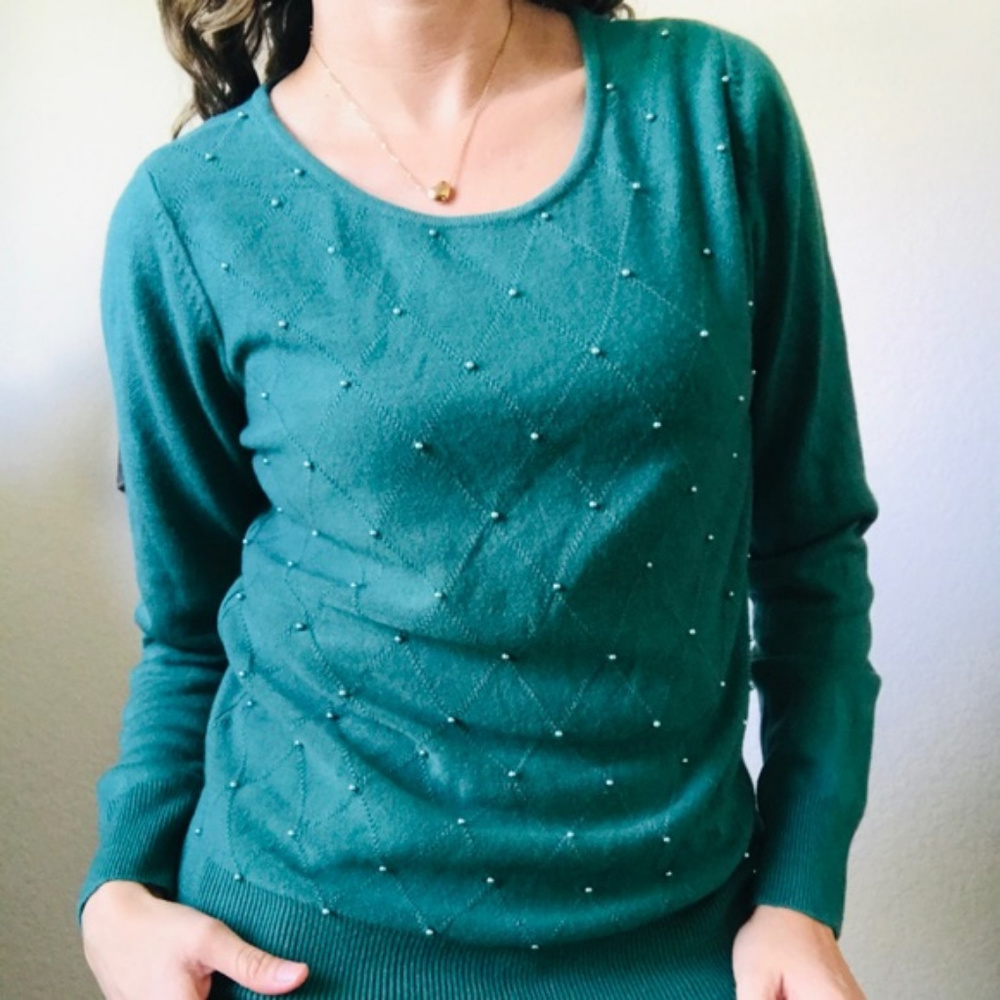 Laura Scott Femenine sweater  size  M.